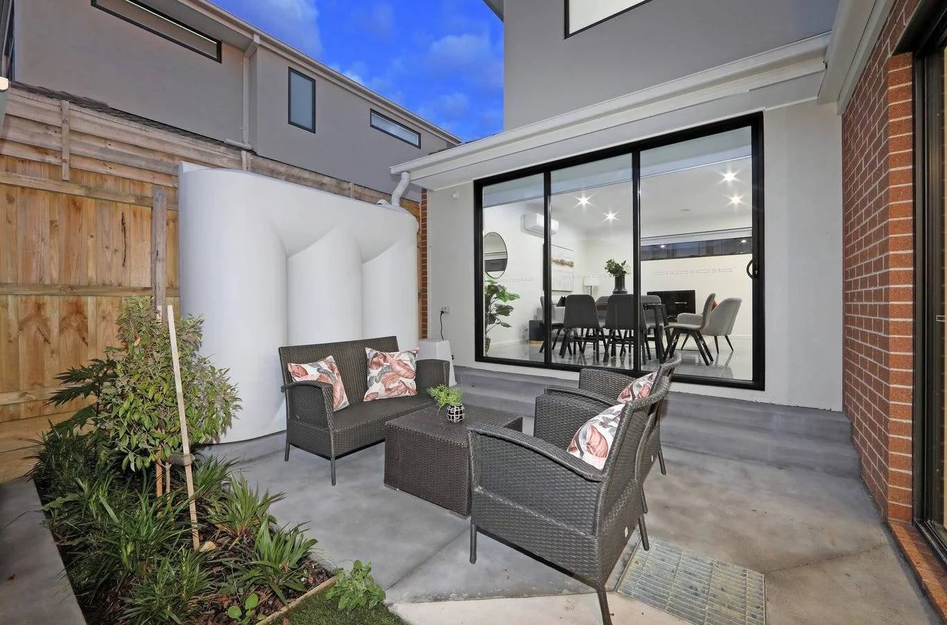 Rowville - 37 Stamford Crescent, Rowville, VIC 3178 - Townly - 3.jpg
