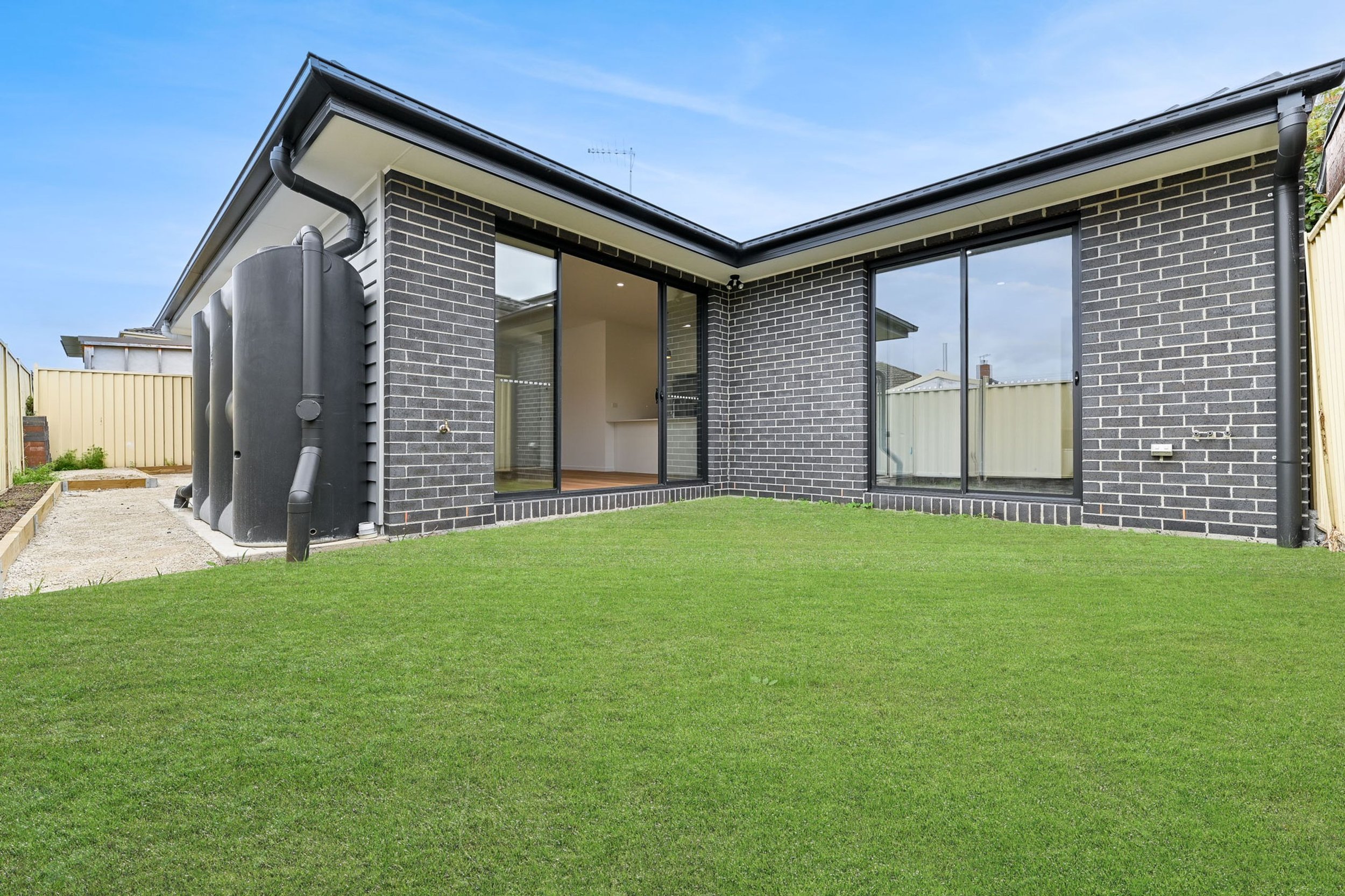 Springvale - 5 Treesbank Avenue, Springvale, VIC 3171 - Townly - 14.jpg
