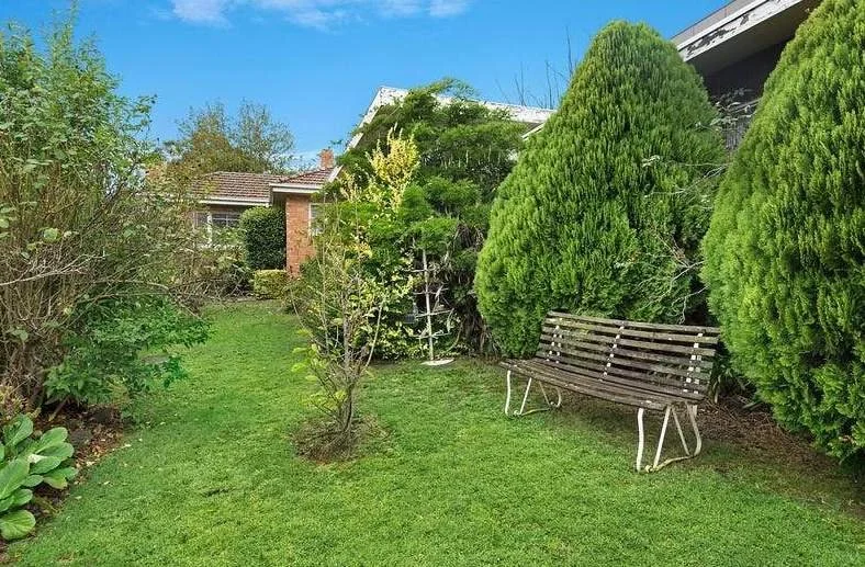 Ivanhoe East - 7 Robindhood Road, Ivanhoe East, VIC 3079 - Townly - 2.jpg