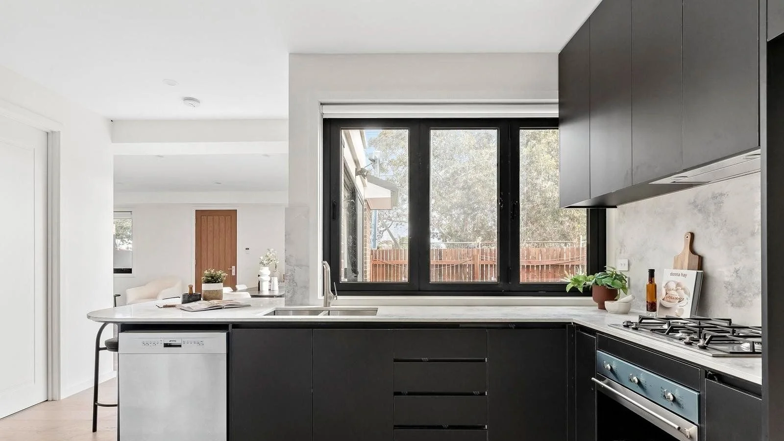 Essendon - 4 Napier Crescent, Essendon, VIC 3040 - Townly - 10.jpg