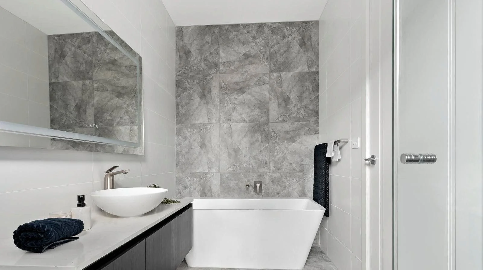 Essendon - 4 Napier Crescent, Essendon, VIC 3040 - Townly - 2.jpg