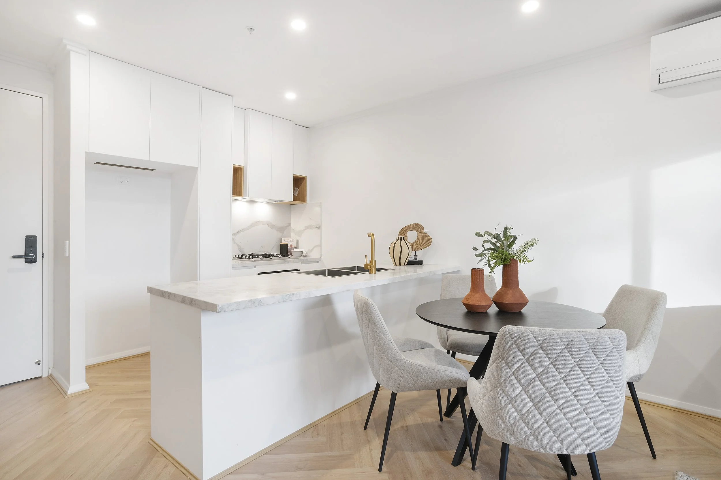 Kitchen 2.jpg