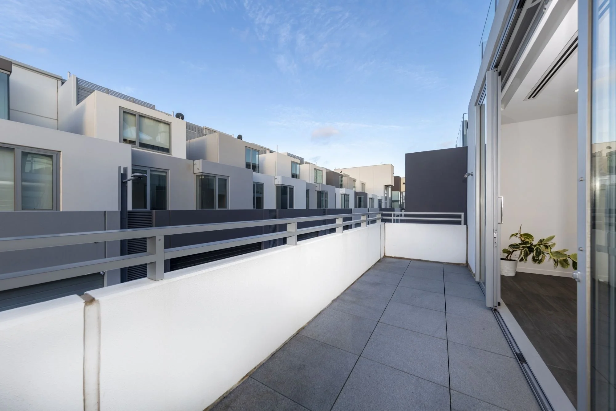Docklands - 104 South Wharf Drive, Docklands, VIC 3008 - Townly - 7.jpg