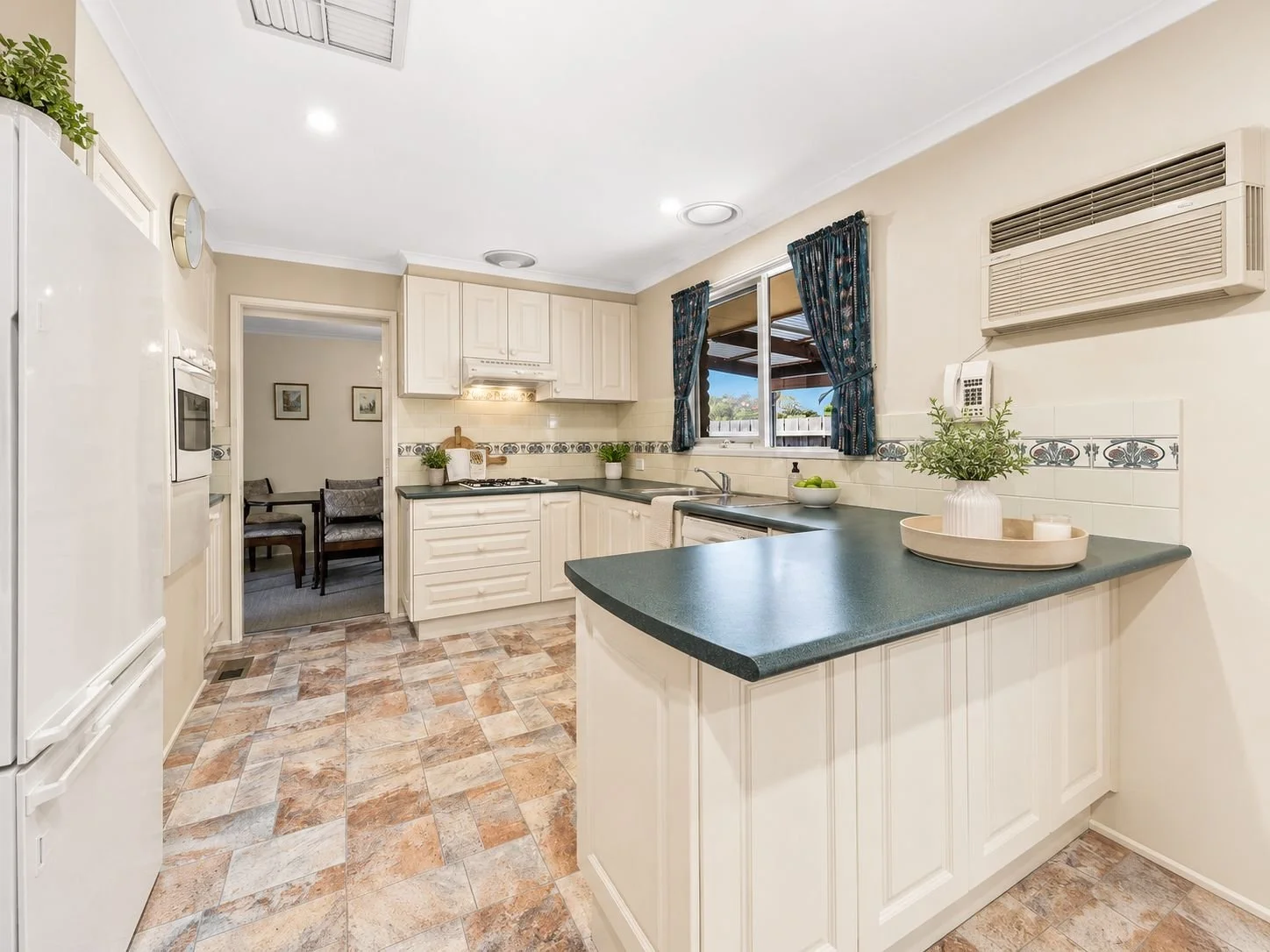 Glen Waverley - 18 Almray Place, Glen Waverley, VIC 3150 - Townly - 1.jpg