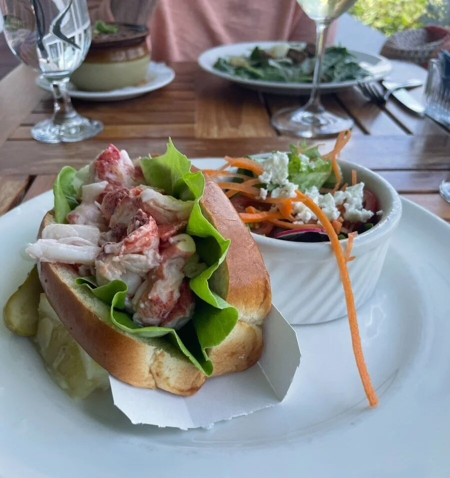 lobster roll.jpeg