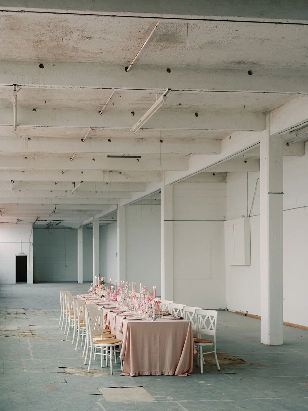 Always great seeing reminders of projects from this time last year. This one will always be one of our favourites, in a location we currently call home. 🌸🌷 

Featuring:

Parla Dinnerware
Lantana Glassware
Luna Cutlery 

@rebecca.getwed
@jessicalily