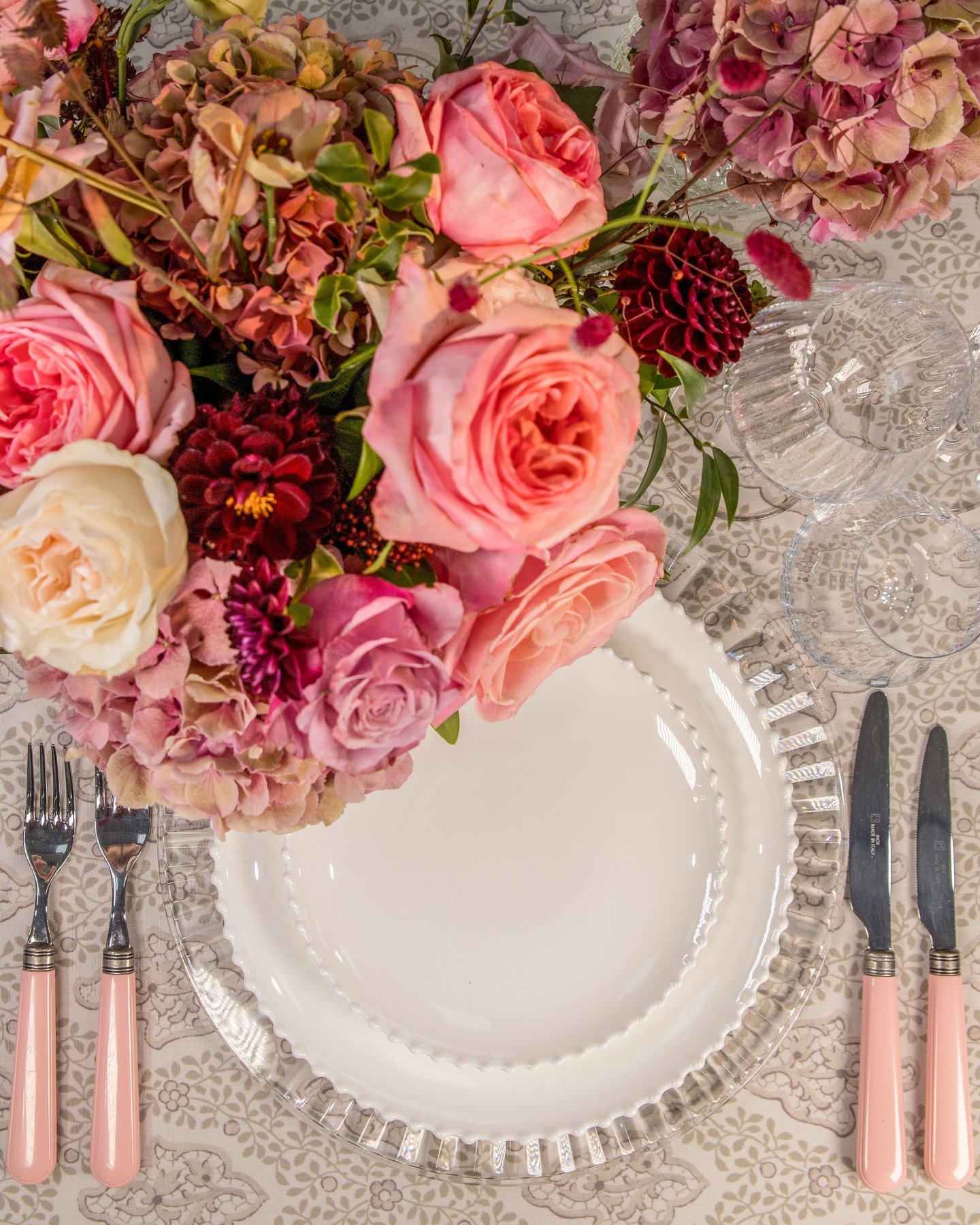 A little something from our first studio shoot 🌸 

Blush pinks, beautiful blooms and some of our favourite pieces, all coming together around the table.

More of this to come. 

Featuring: 
Peonia Cutlery
Aura Charger Plate 
Parla Dinnerware 
Lina G