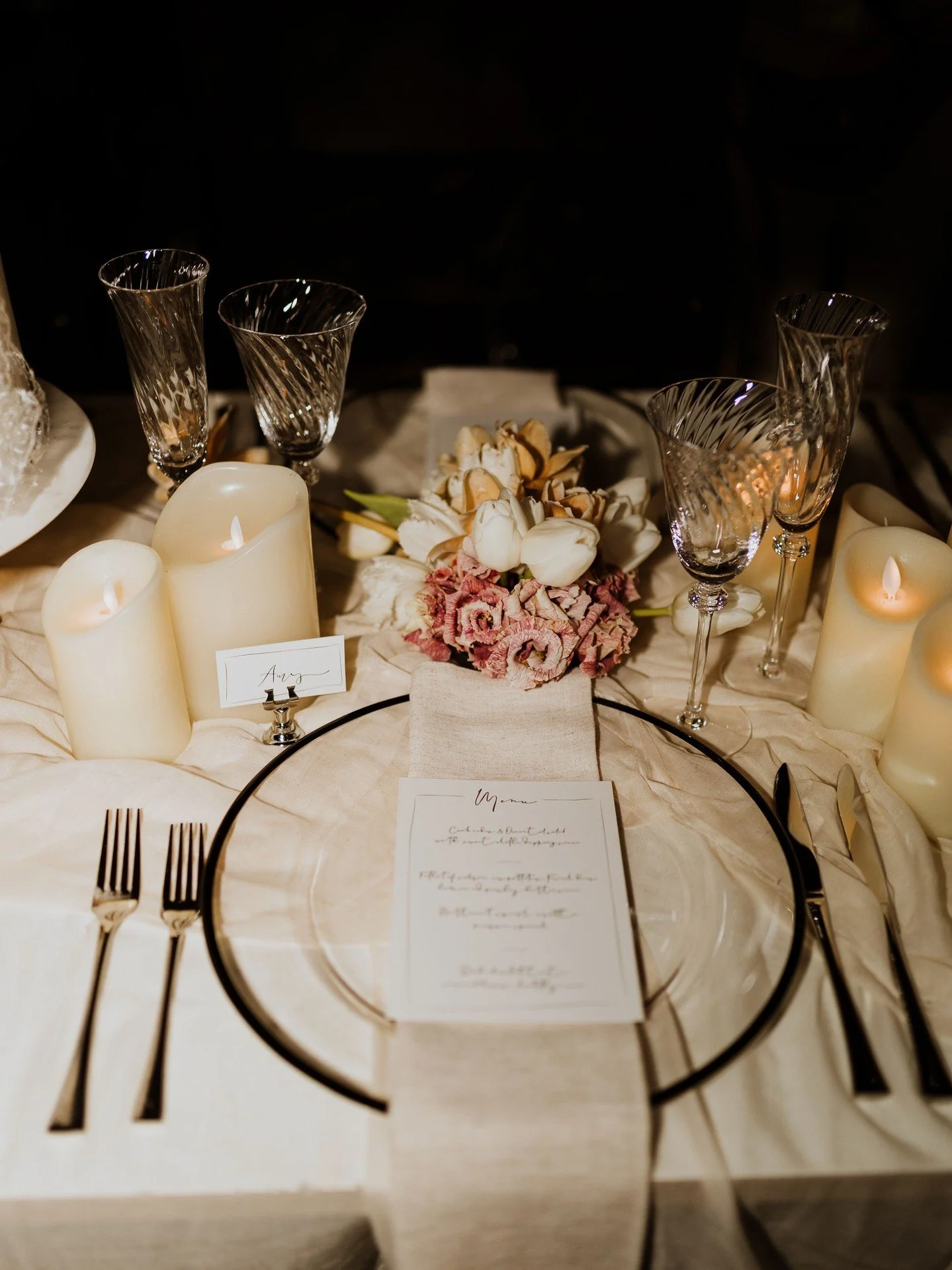 Candlelit delights and clean lines as Autumn draws in. 

Featuring: 

Luna Cutlery
Fleur Glassware
Black Rimmed Charger Plate 

Photography: @yazminemayphotography
Planner and stylist @rebeccamarieweddings @workshopsbylark
Florist @katefloweran
Venue