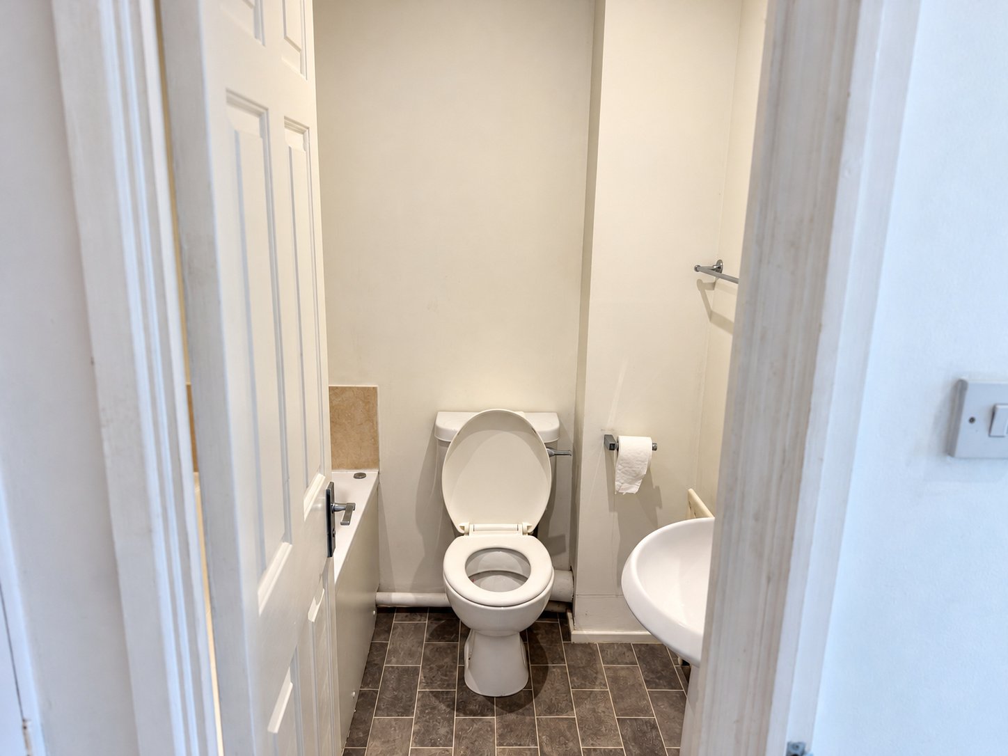 06_Bathroom_Enhanced.jpg