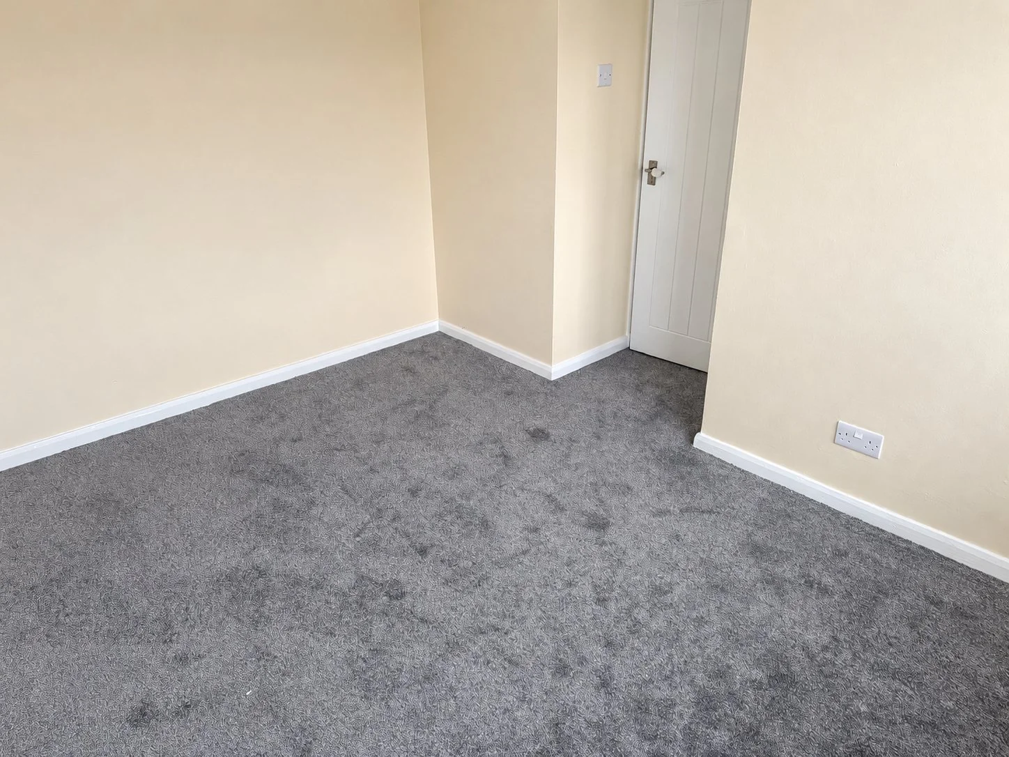 07_Bedroom_Reverse_View.jpg