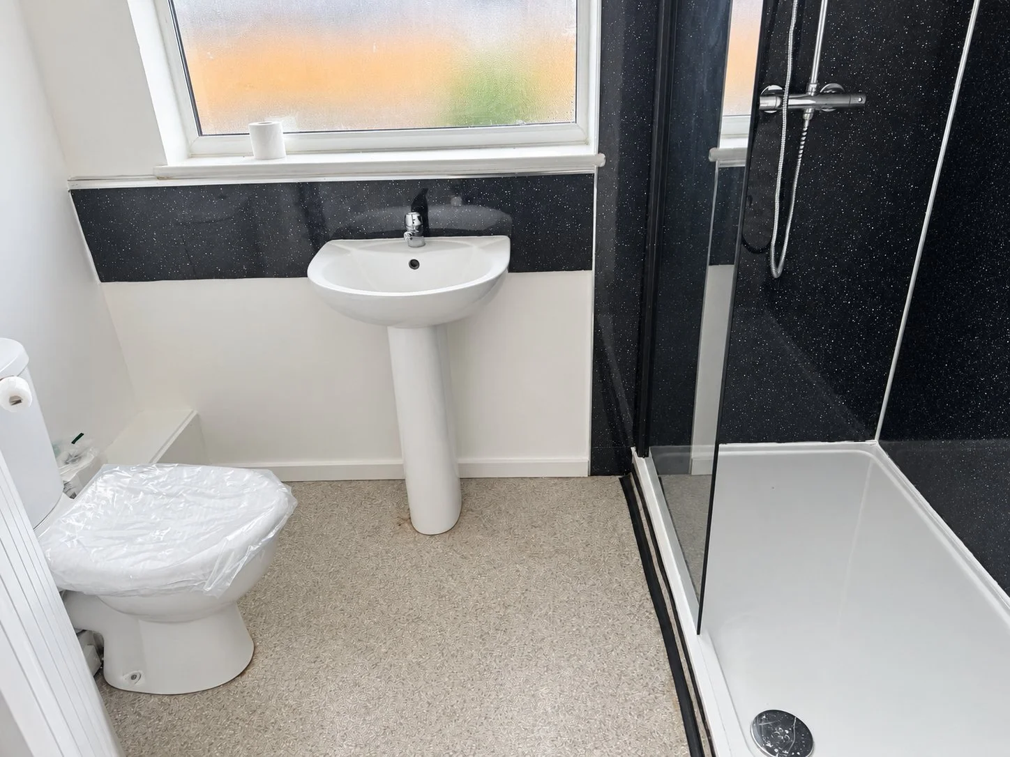 09_Shower_Room_Overview.jpg