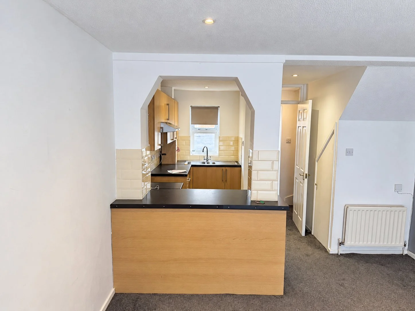05_Kitchen_Breakfast_Bar_Enhanced.jpg