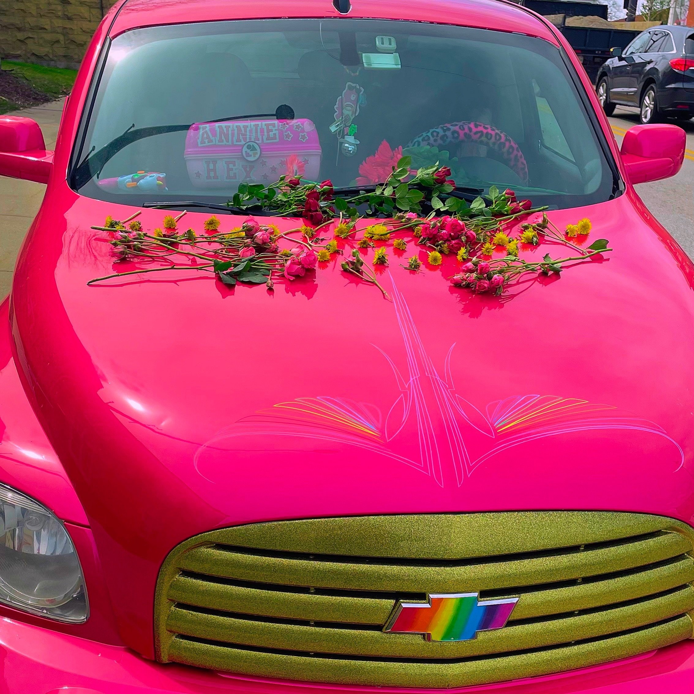 💐🌸🌹🩷 Please lay a flower on the pink van today in honor of queer kids everywhere this International Day of Pink 🥹💐🌻