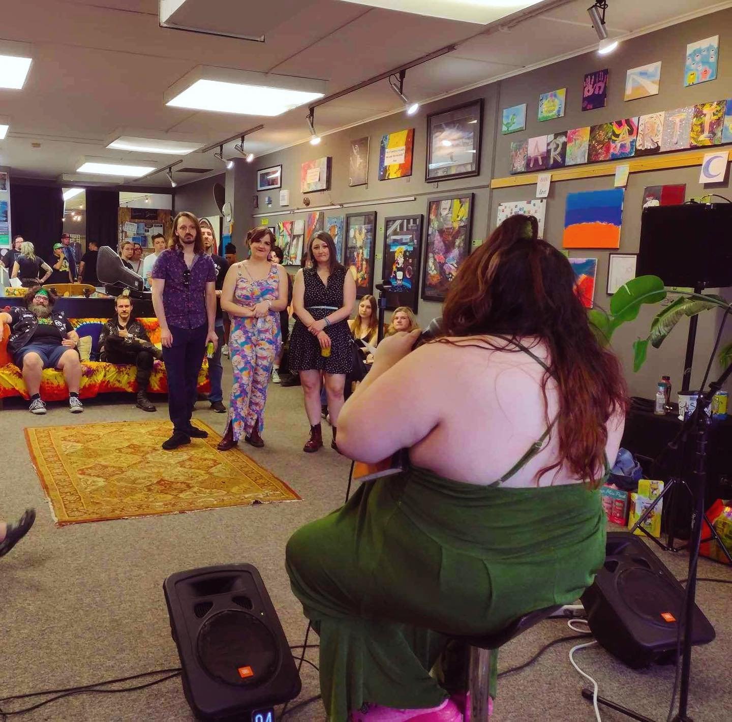 💅🏻🎙️Invite me out to speak at your next event!🎙️💅🏻

💖  I opened with a spoken word set at the @warp_corps femmes of punk benefit show last night hosted by the one and only @glittertrashart 🎙️🤩💖 I read my diary again on stage. 📓🥹💖 It was 