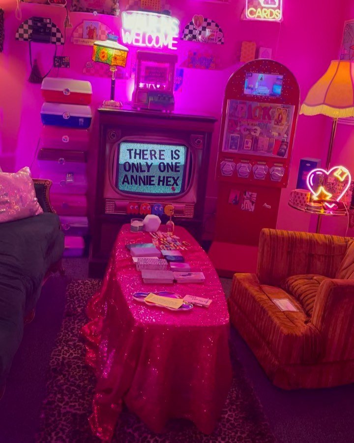 💖 comment 🥵 if you love the vibes 💖

I got this dreamy comfy leopard futon for the treehouse + this 50&rsquo;s tv box on wheels that used to be an aquarium yesterday. 💖🥰 I put my pink tv in the box but I have dreams of creating the free zine lib