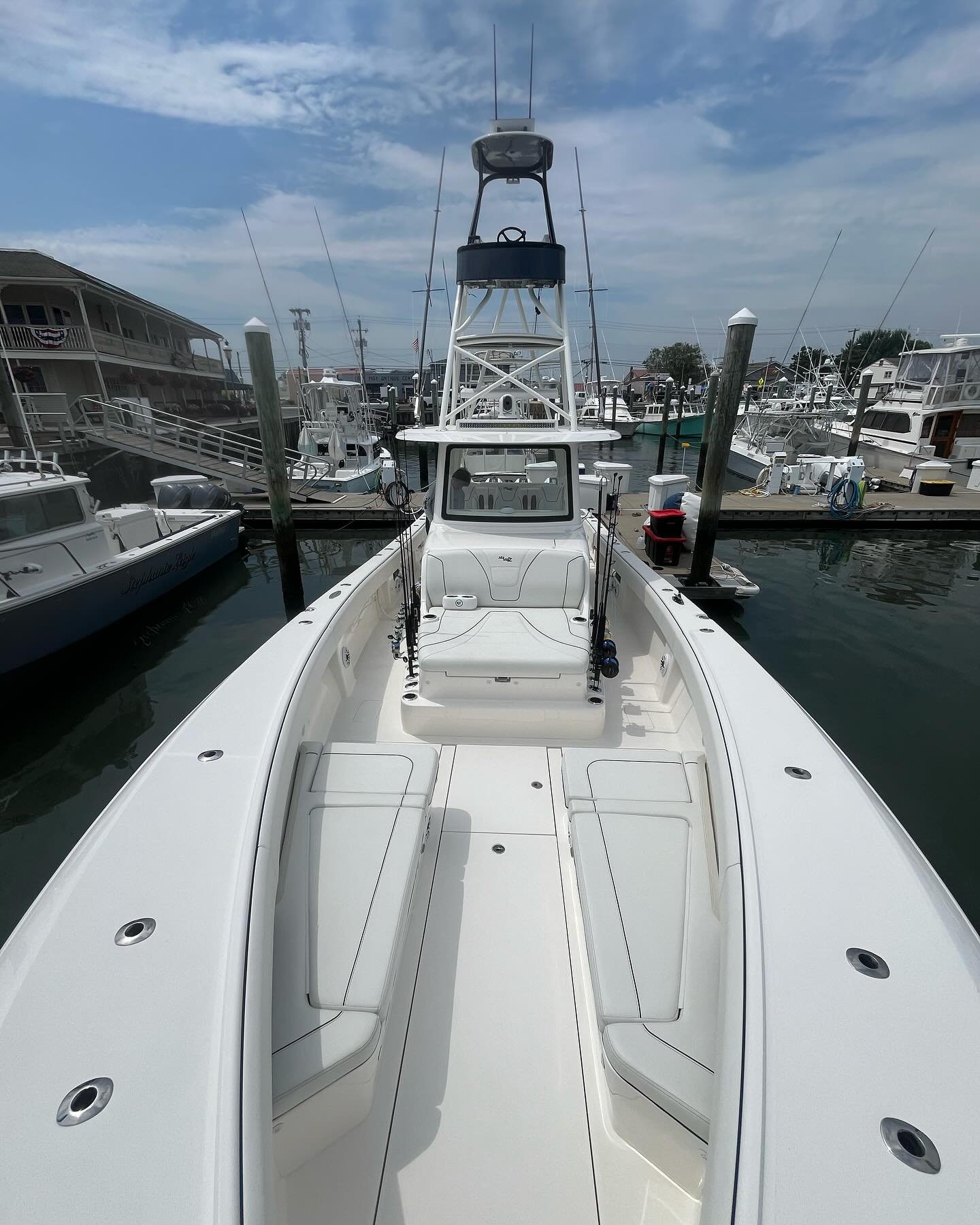 Topside Detail on this 42&rsquo; @seaveeboatsofficial for @crumdalefamily_fleet