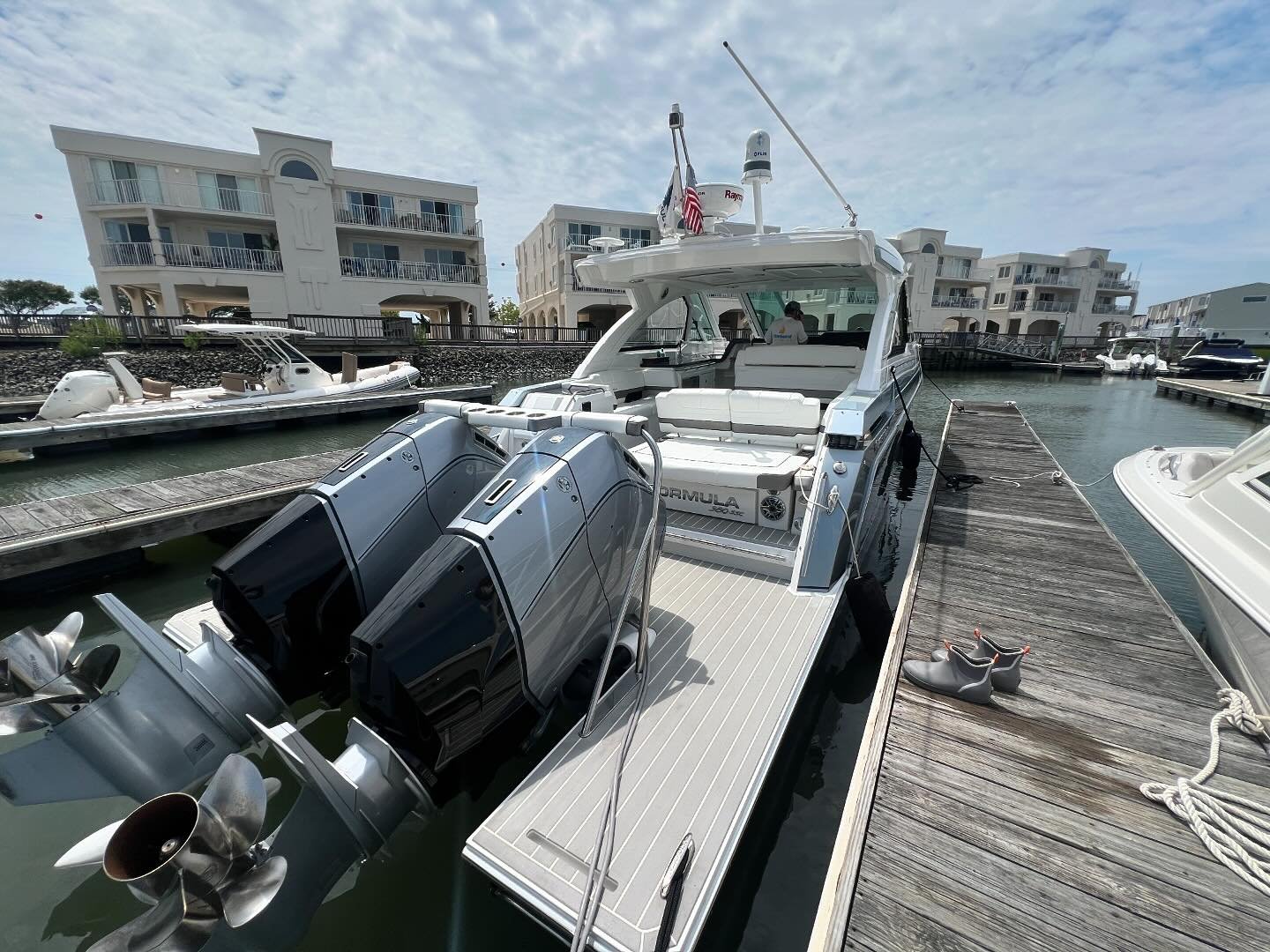 Weekly Clean on this 38&rsquo; @formulaboats