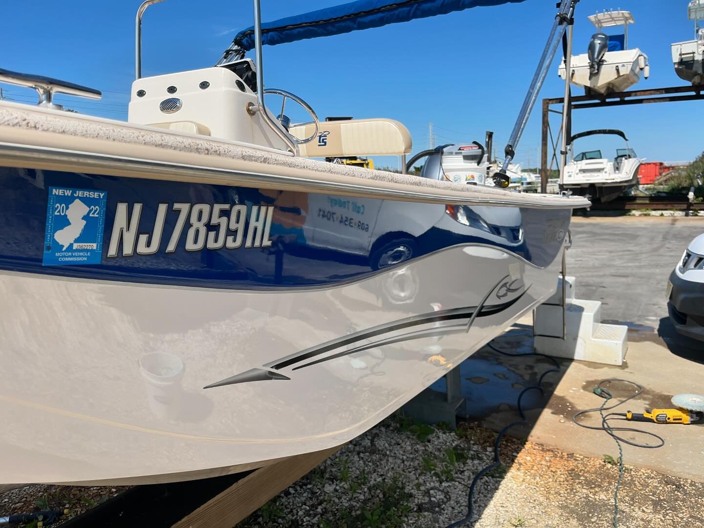 Look at that hull reflection! Topside detail at All Seasons Marina