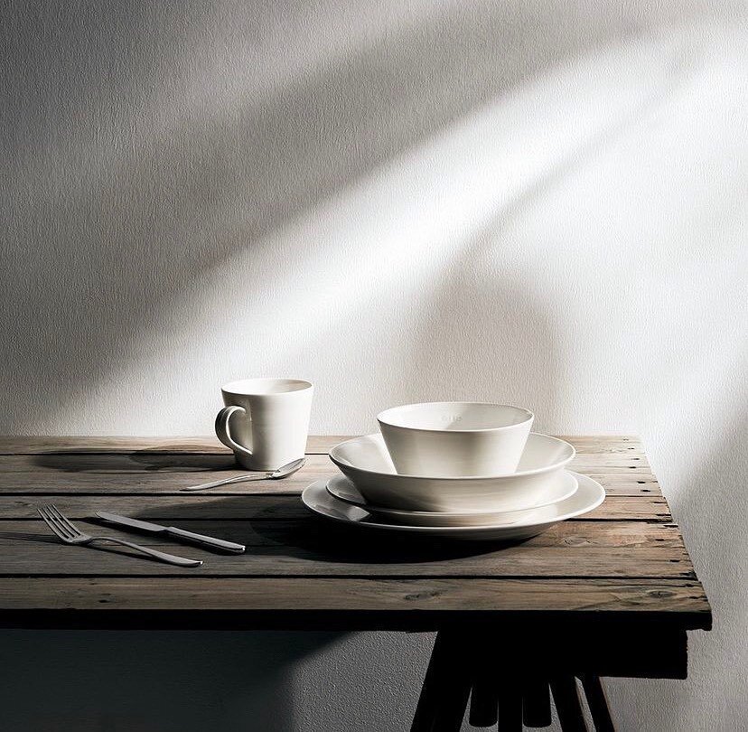 No matter what your home aesthetic, we&rsquo;ve got tableware to suit it☕️🍽

We love the texture and raw simplicity of this classic set by @royaldoulton 
.
.
#delamontjewellershomeware #tableware #tablesettings #homedecorating #homedesign #detailedd