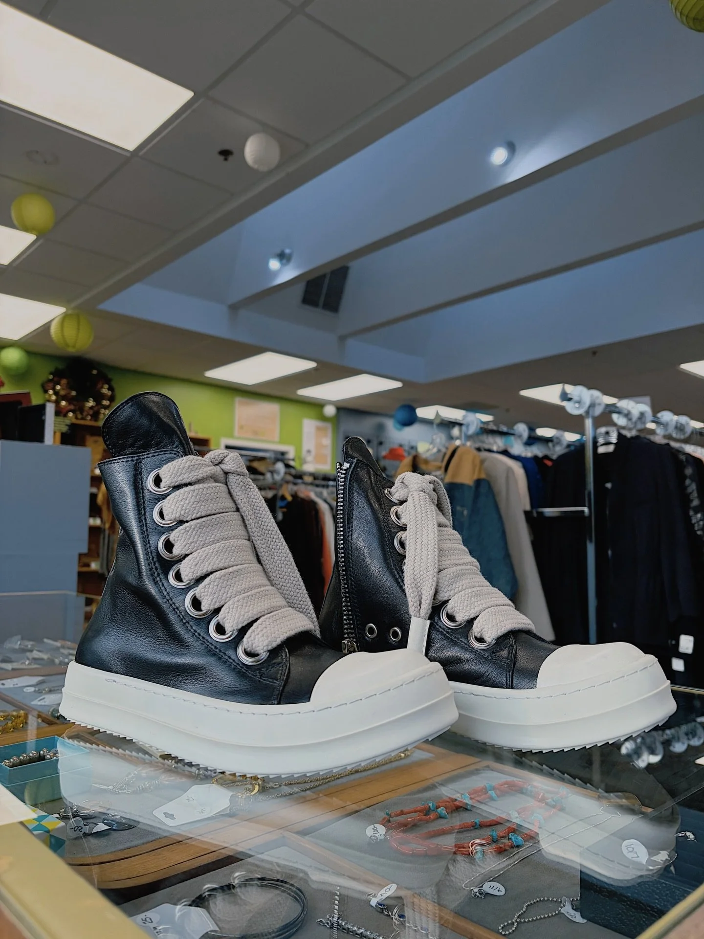 A bunch of ✨designer✨ items currently at our Boutique location! Rick Owens &gt;&gt;&gt; GUCCI &gt;&gt;&gt; Kate Spade x Hello Kitty ✨✨✨

Stop in for sizing &amp; pricing!
Open 10am to 6pm Monday thru Saturday 💚