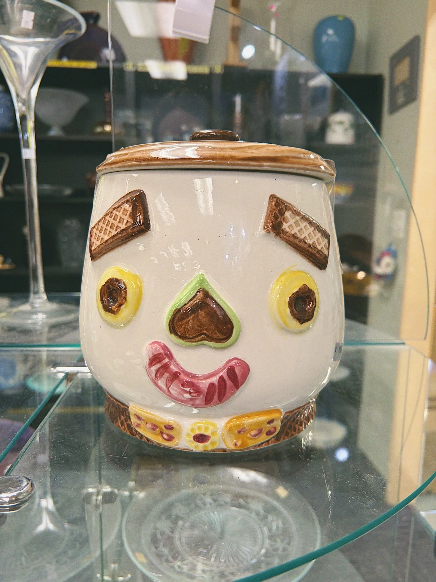 Friday Finds at our 📍Glenside &amp; 📍Boutique locations! 

So many great shoes are available now at our boutique ✨👟🥿👠👞🥾👢👡✨