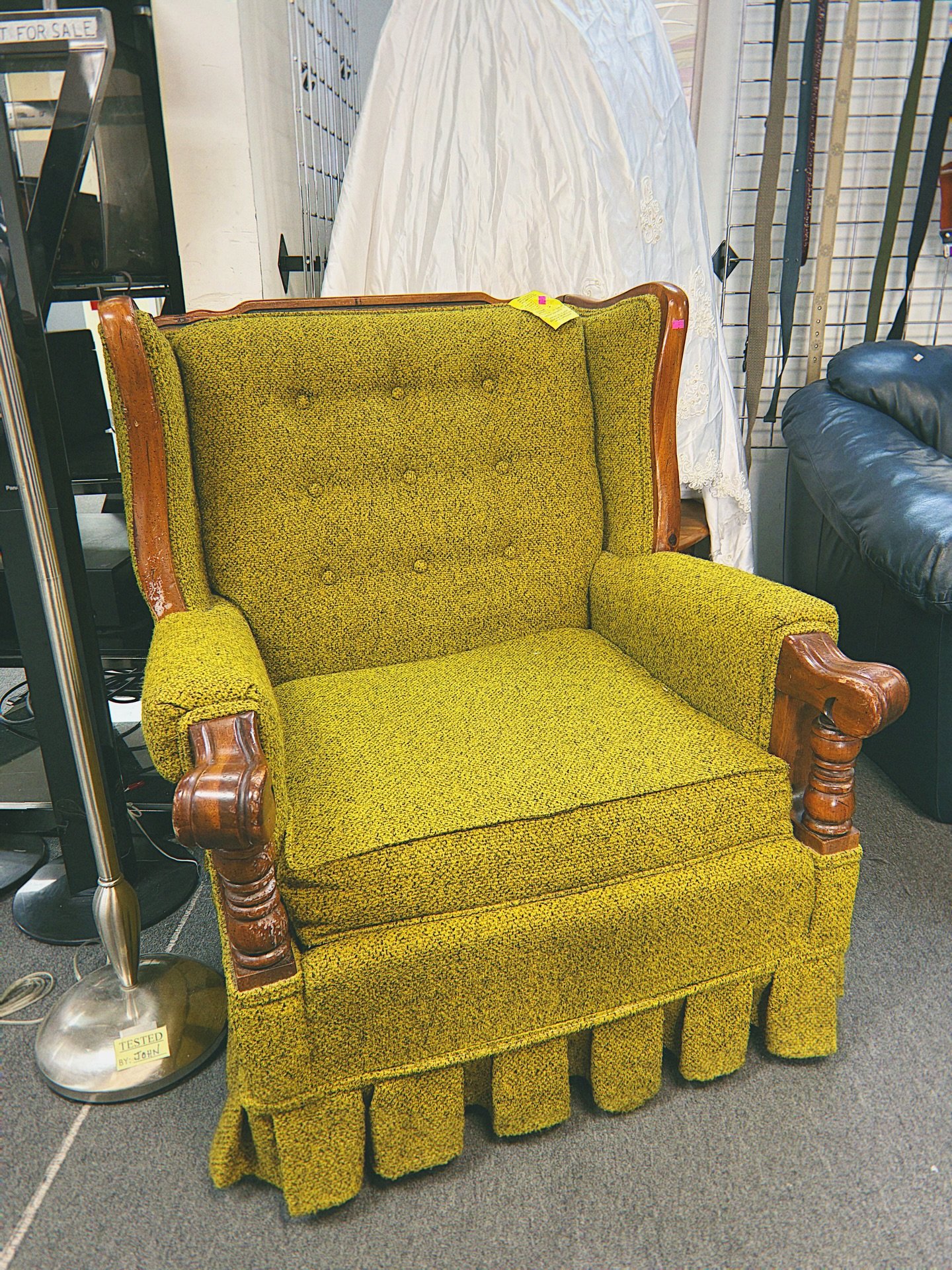 Friday Finds at our 📍Melrose location! Lots of fun colorful items to bring you joy at the end of this week 💚