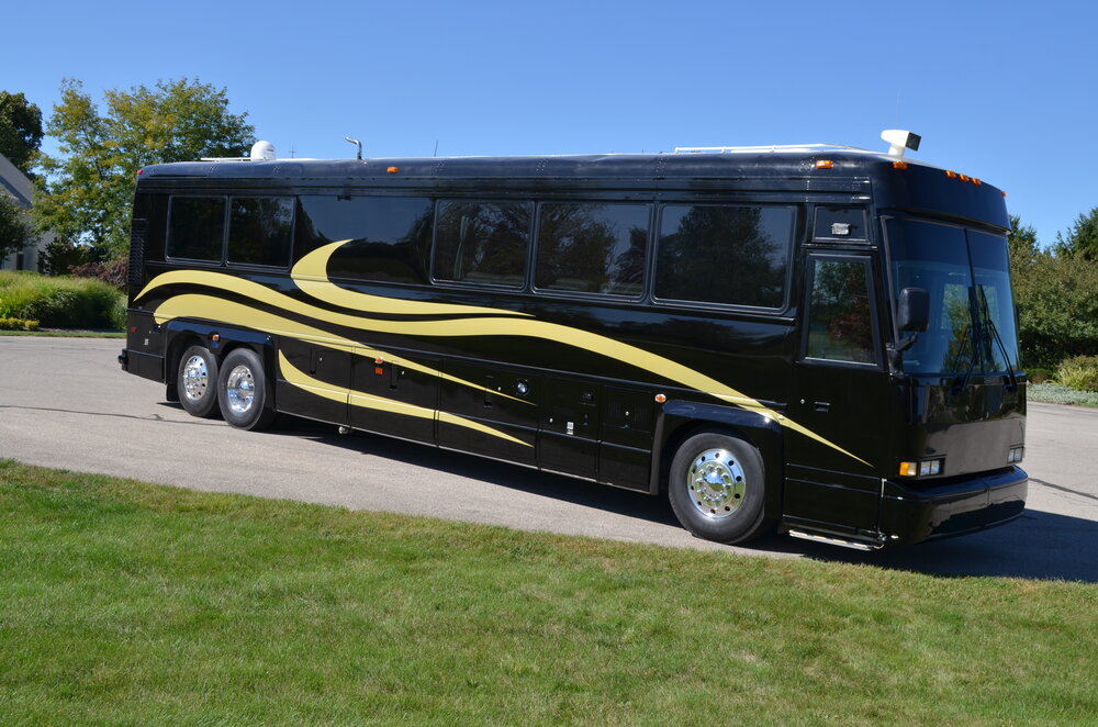 Luxury Charter Bus | Coach Quarters — Coach Quarters