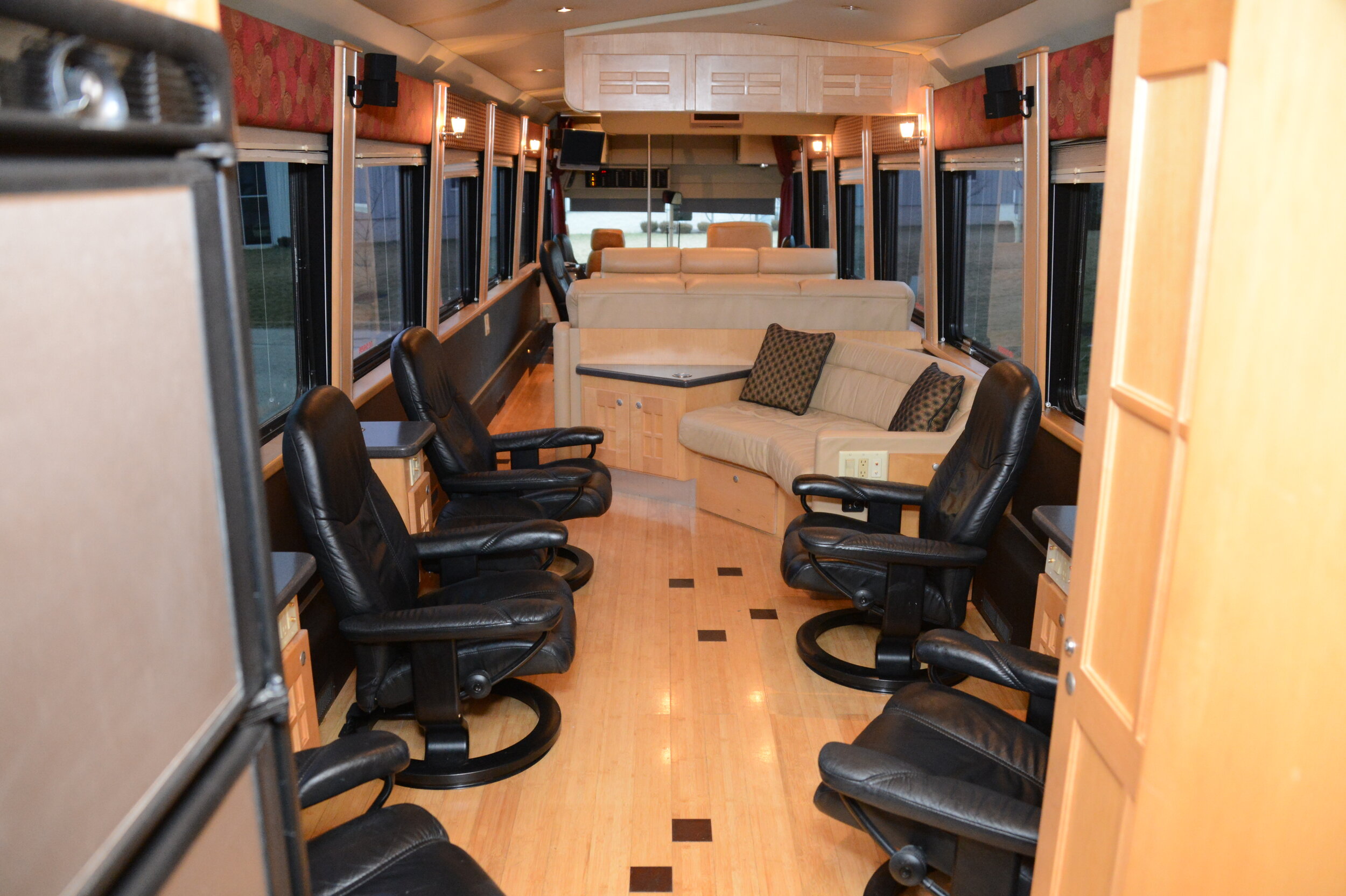 luxury tour bus rentals
