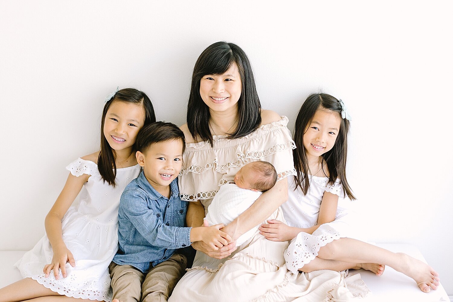 Mom with her four children | Ambre Williams Photography