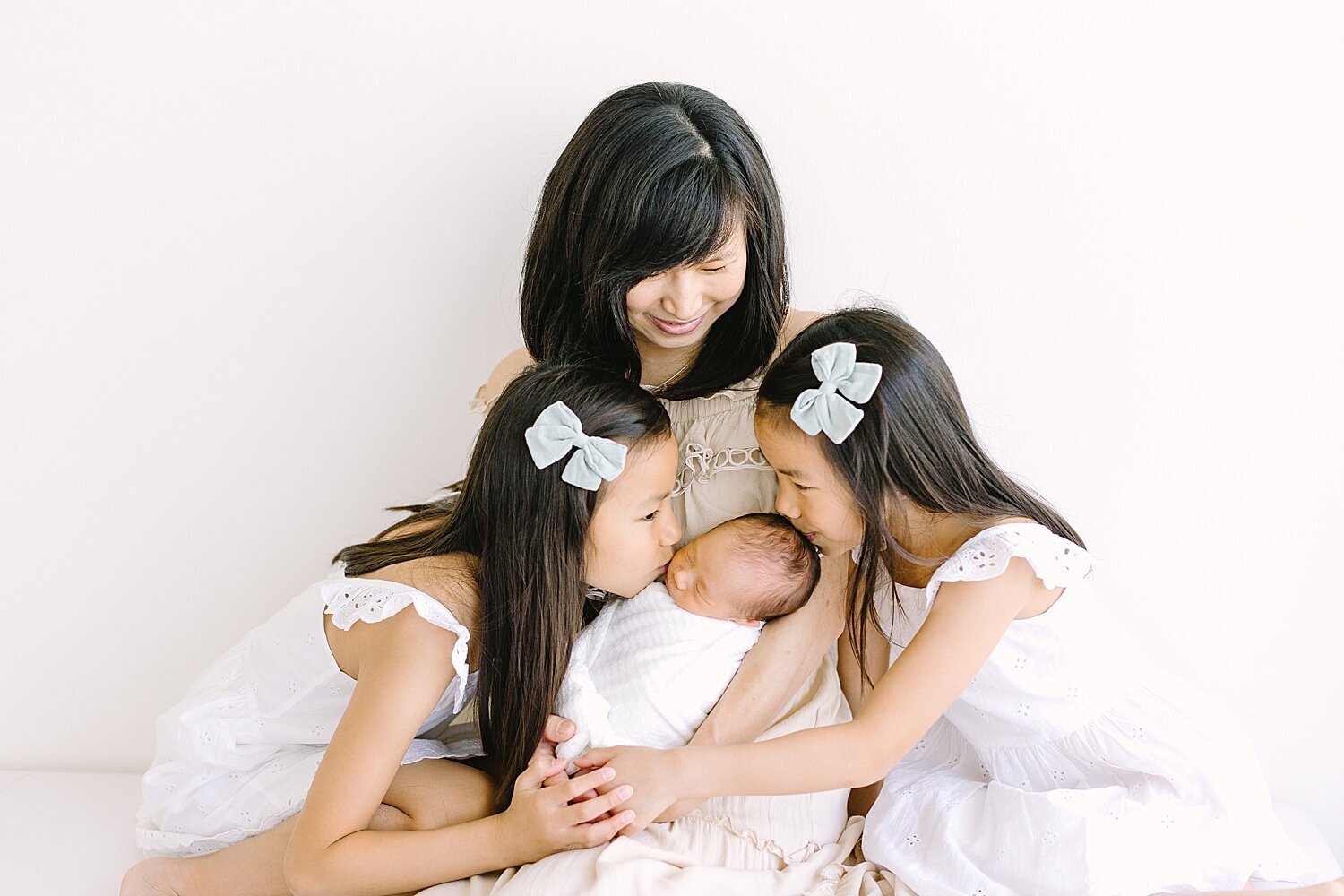 Mom, two daughters and newborn son | Ambre Williams Photography