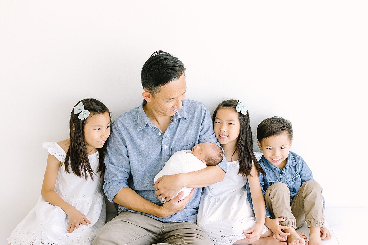 Dad and his four children | Ambre Williams Photography