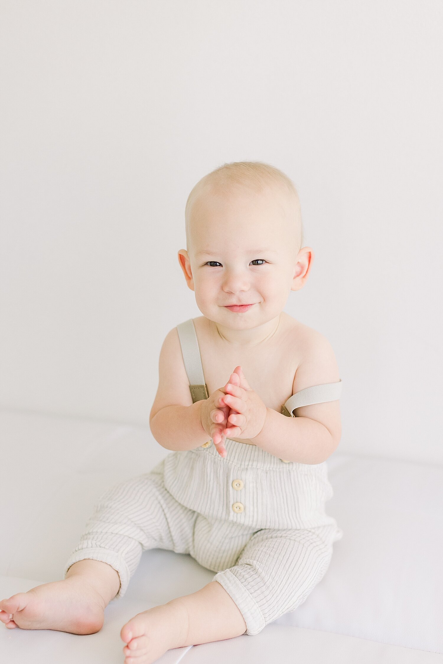 One year old clapping for photoshoot | Ambre Williams Photography