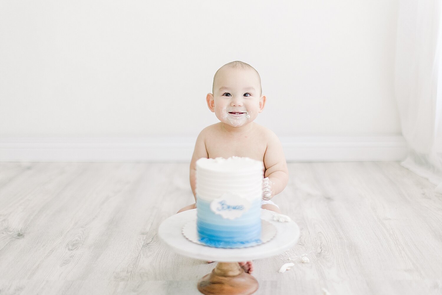 First birthday photoshoot in Newport Beach Studio. Photo by Ambre Williams Photography.