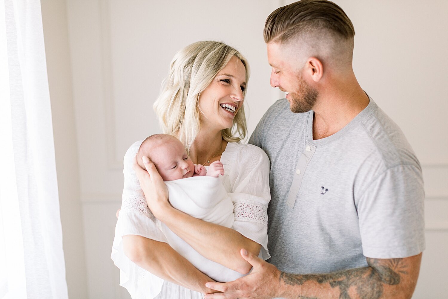 Mom and Dad with son | Photos by Ambre Williams Photography