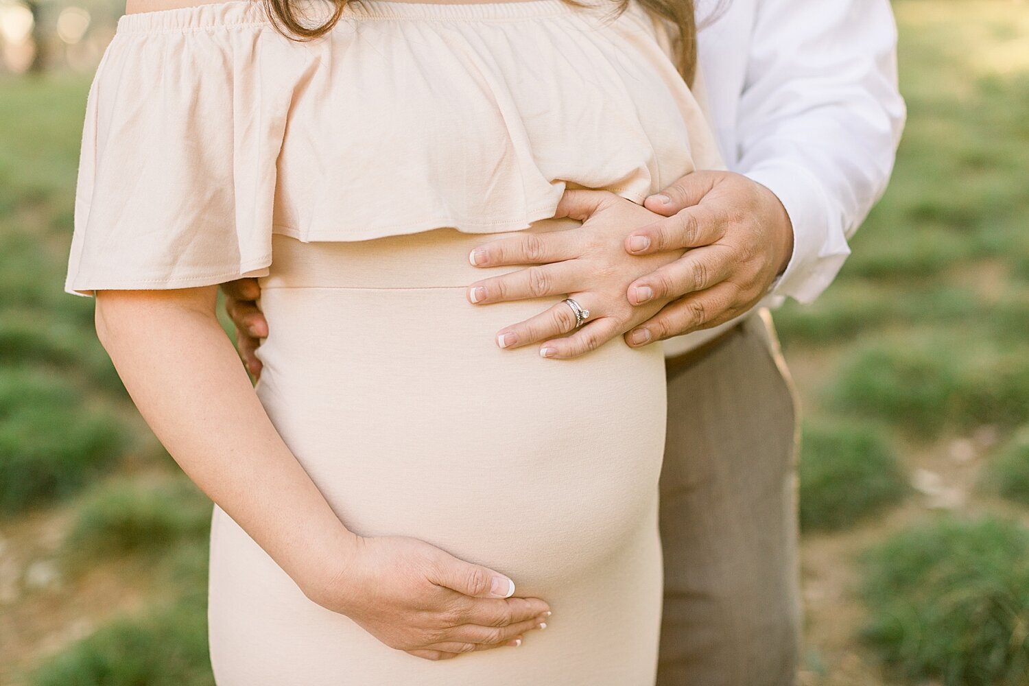 Outdoor pregnancy photoshoot | Ambre Williams Photography