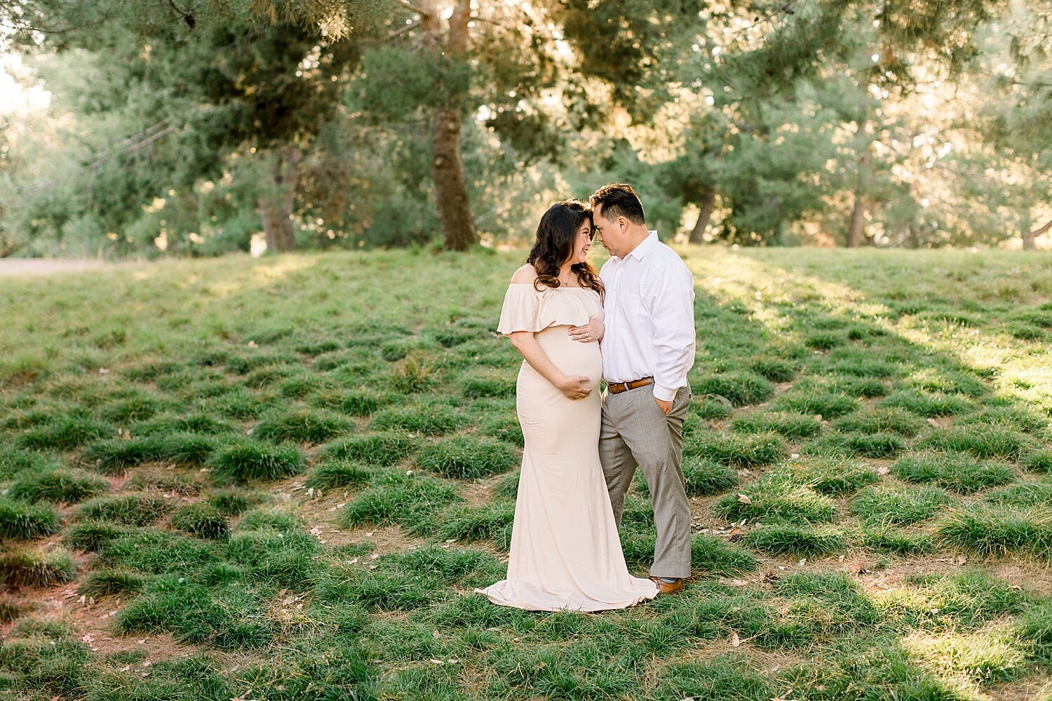 Sunset maternity photoshoot in Irvine, CA. Photos by Ambre Williams Photography.