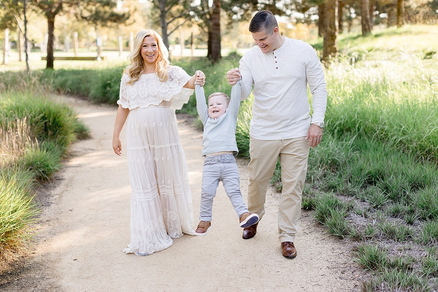 Family maternity session at the Jeffrey Trail in Irvine. Photo by Ambre Williams Photography.