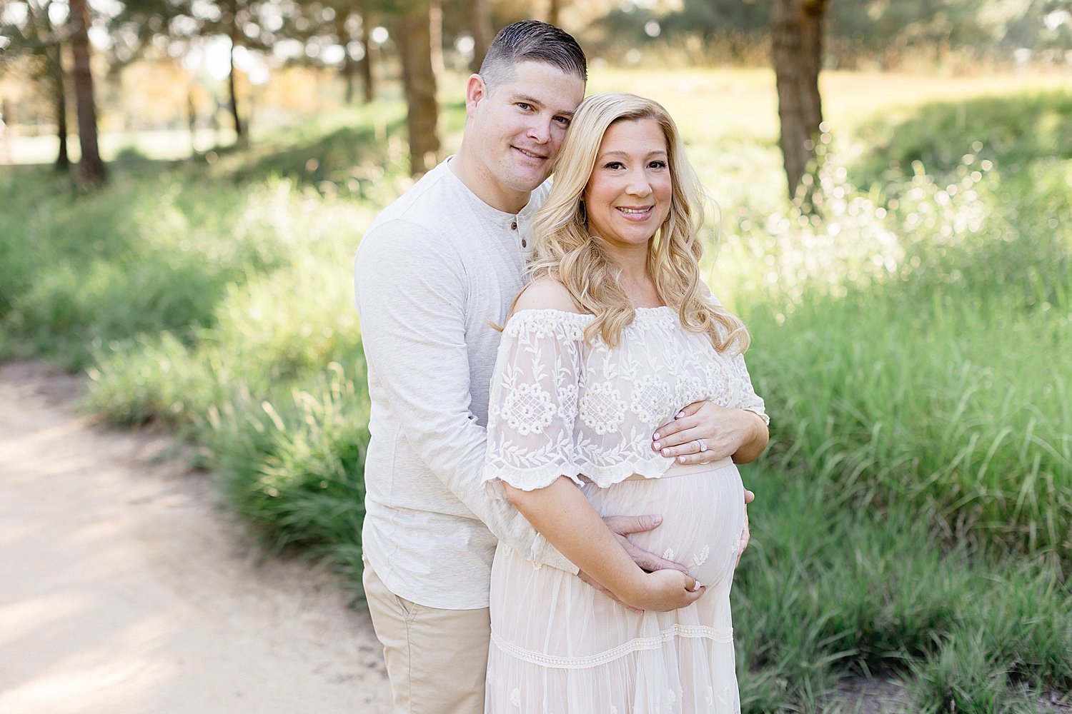Maternity photoshoot in Irvine at the Jeffrey Open Space Trail. Photo by Ambre Williams Photography.