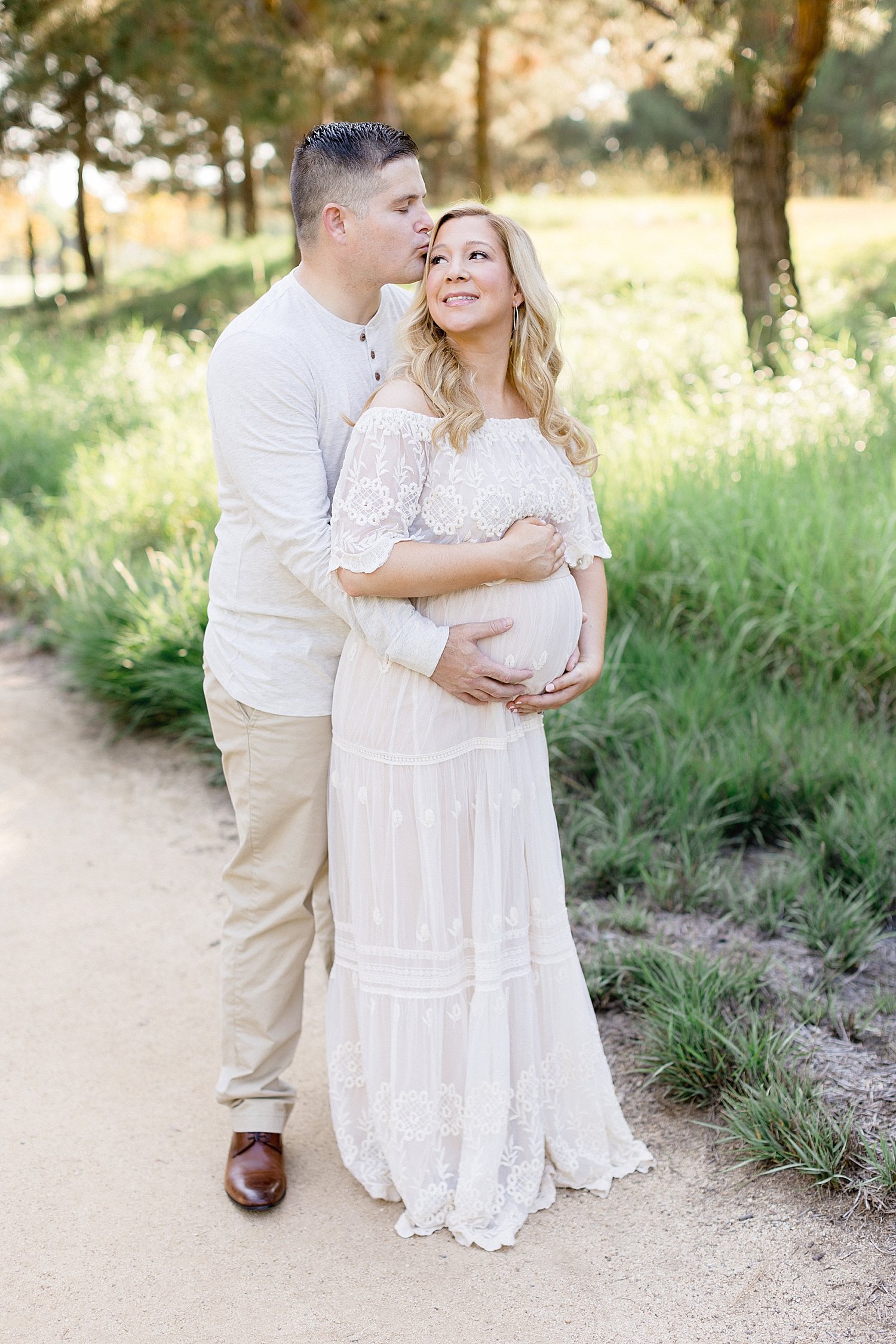 Maternity photoshoot in Irvine at the Jeffrey Open Space Trail. Photo by Ambre Williams Photography.