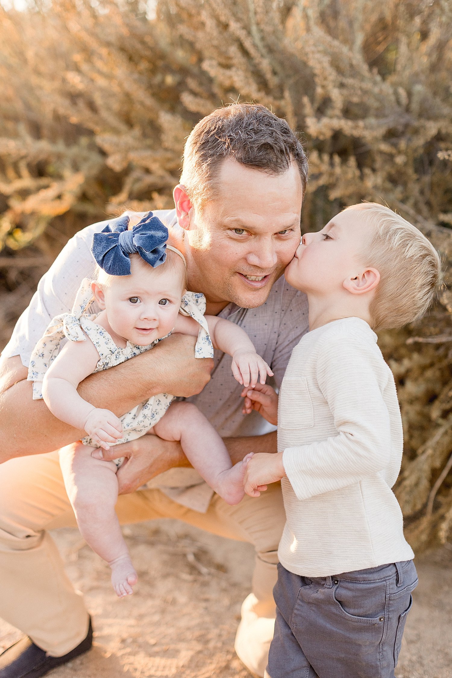 Dad with his son and daughter | Ambre Williams Photography