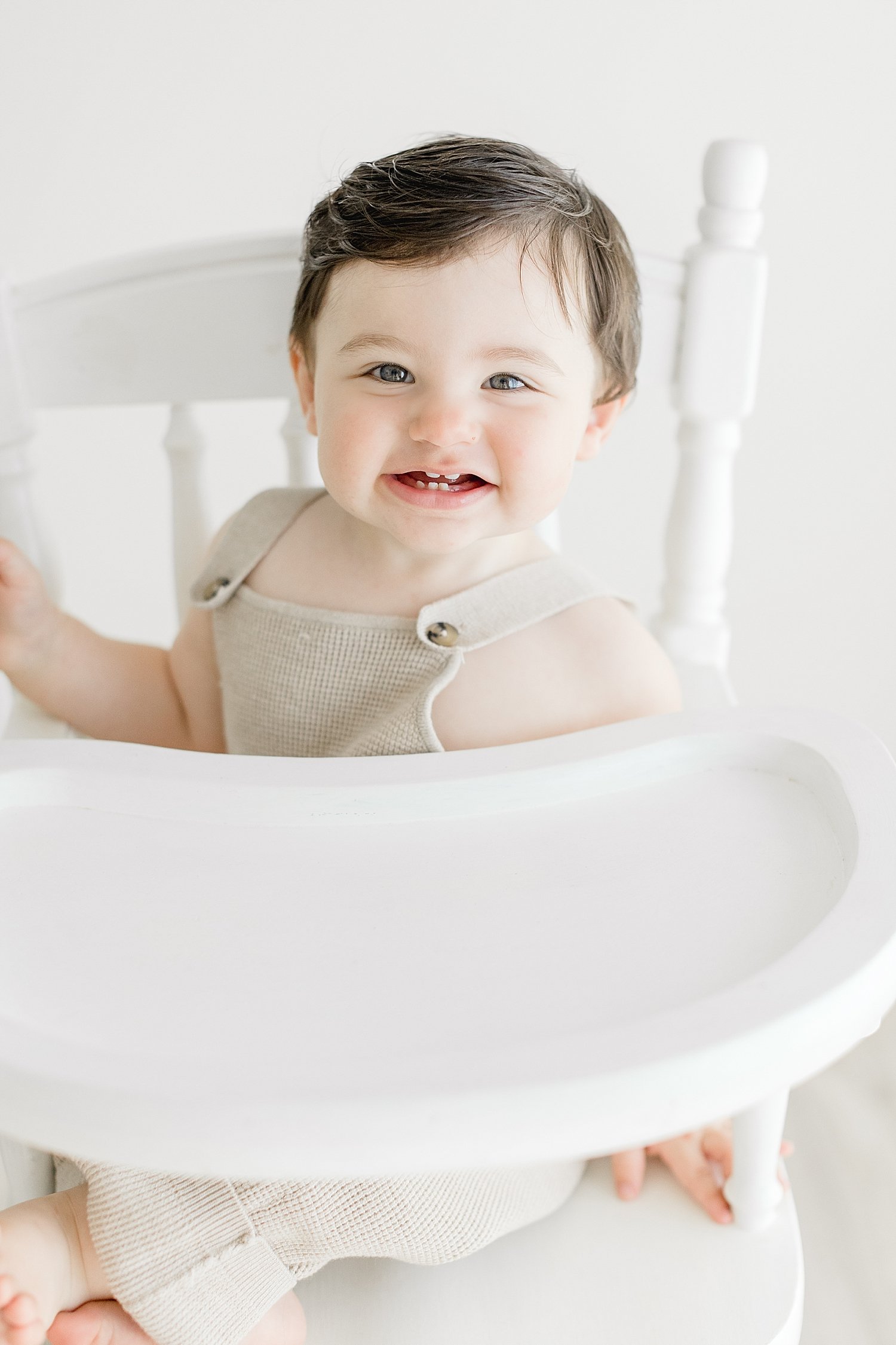 One year old cake smash session in studio | Ambre Williams Photography