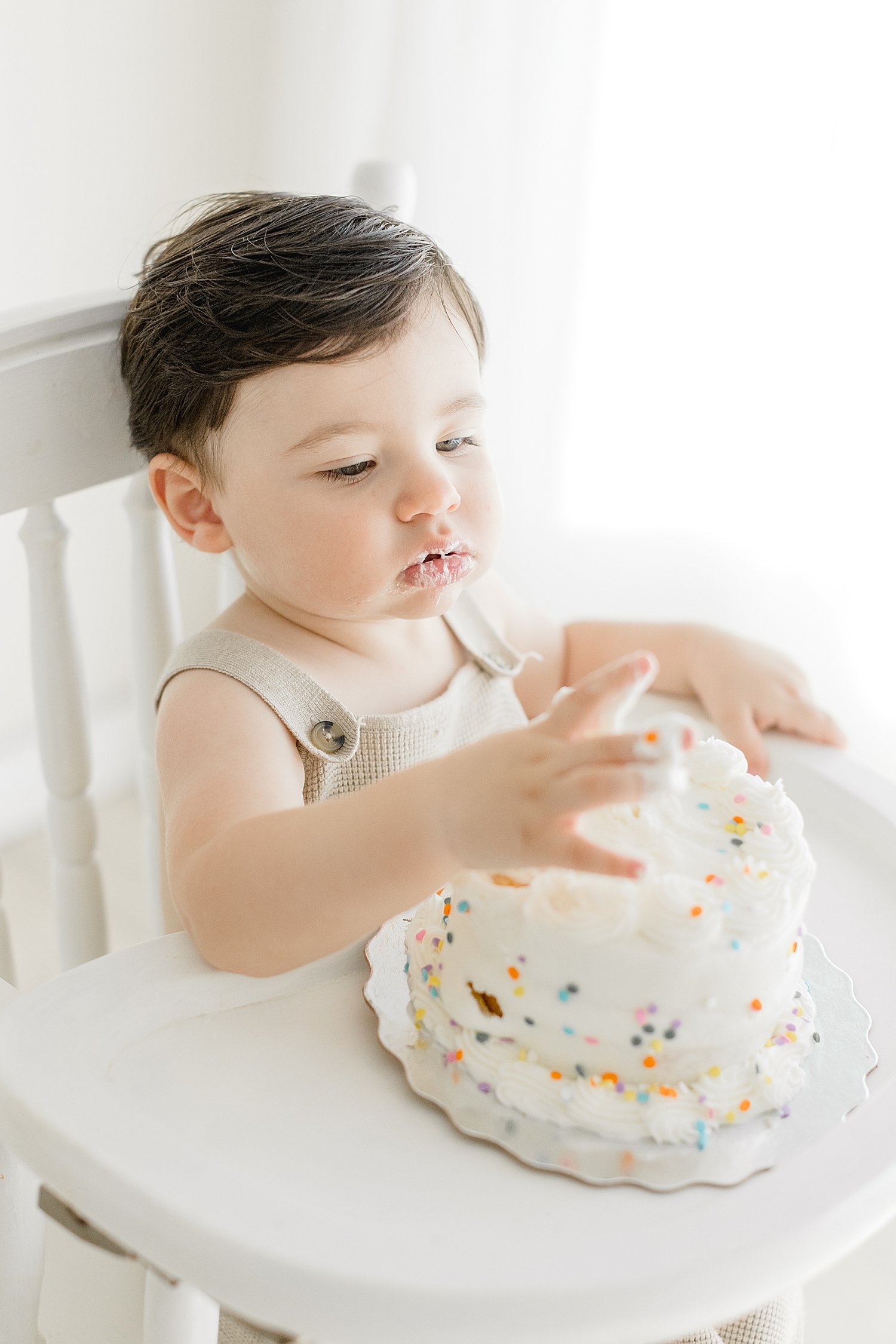 One year old cake smash session in studio | Ambre Williams Photography