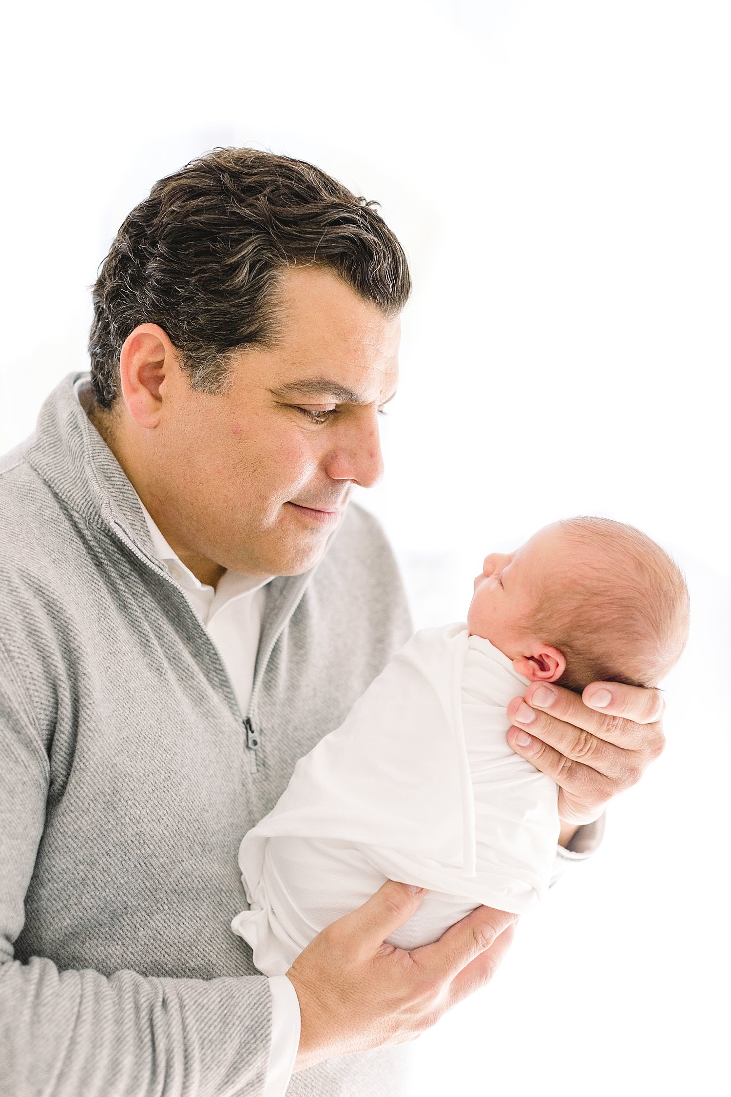 Dad with newborn son | Ambre Williams Photography