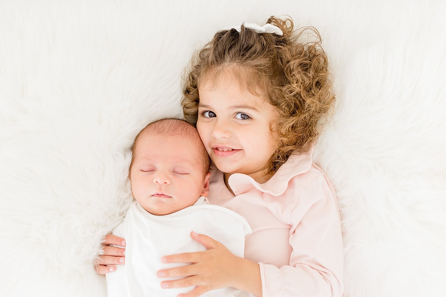 Big sister with baby brother | Ambre Williams Photography