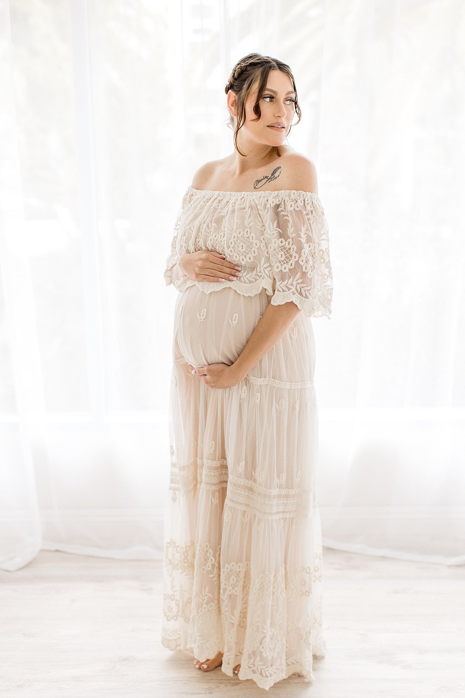Light and airy maternity session with expectant mother in Newport Beach with photographer Ambre Williams