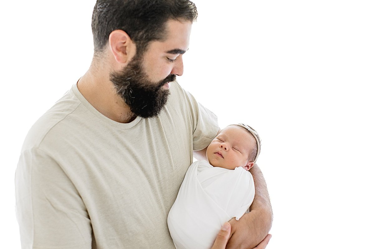 aby Girl Newborn Session_with_Big_Brothers_in_Newport_Beach_Studio_0013.jpg