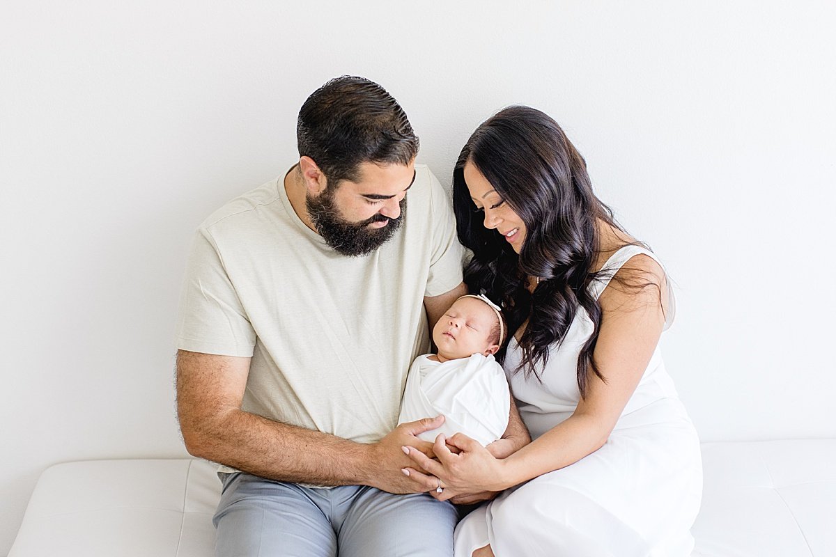 aby Girl Newborn Session_with_Big_Brothers_in_Newport_Beach_Studio_0015.jpg