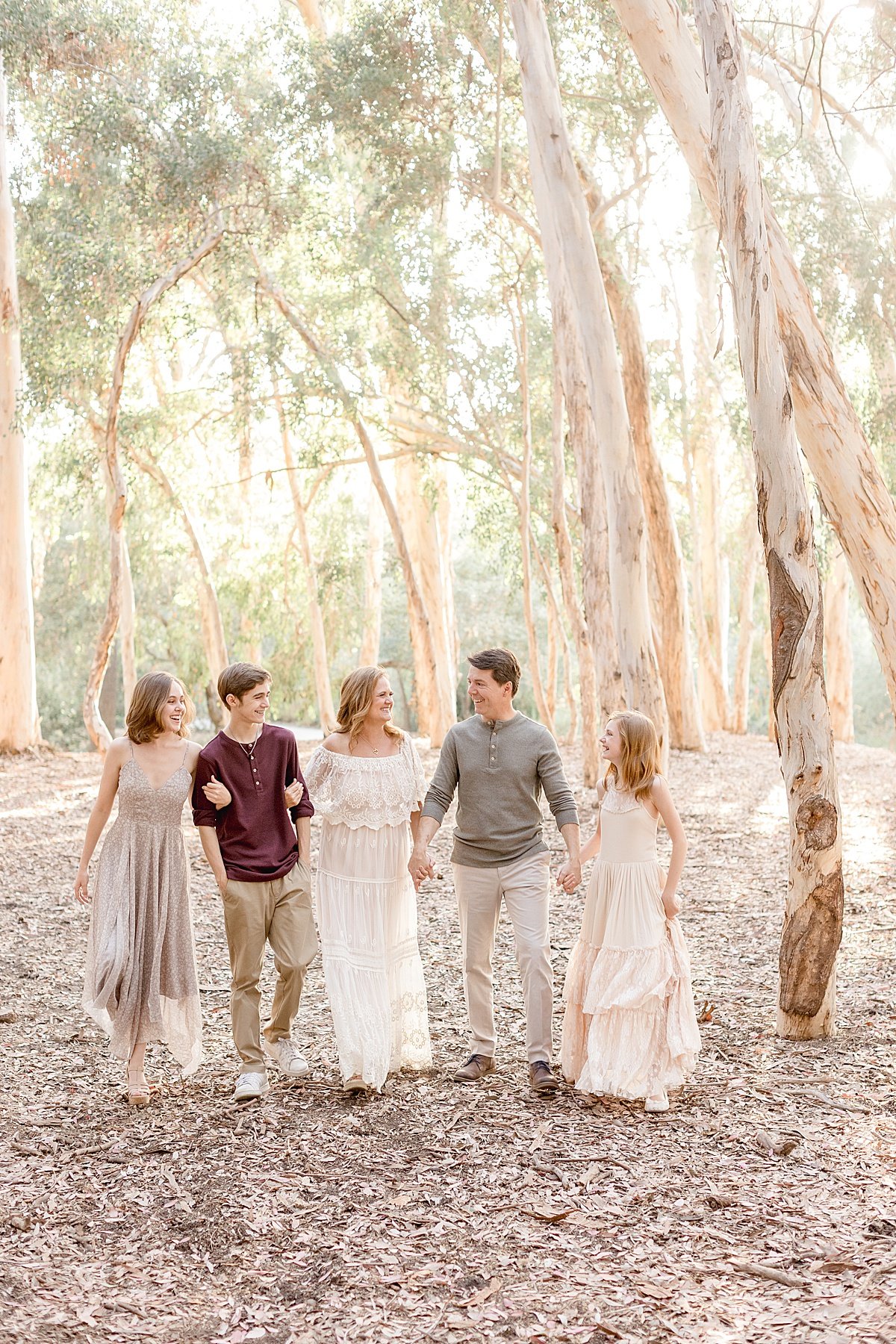 Family takes outdoor portrait with Ambre Williams in Newport Beach California