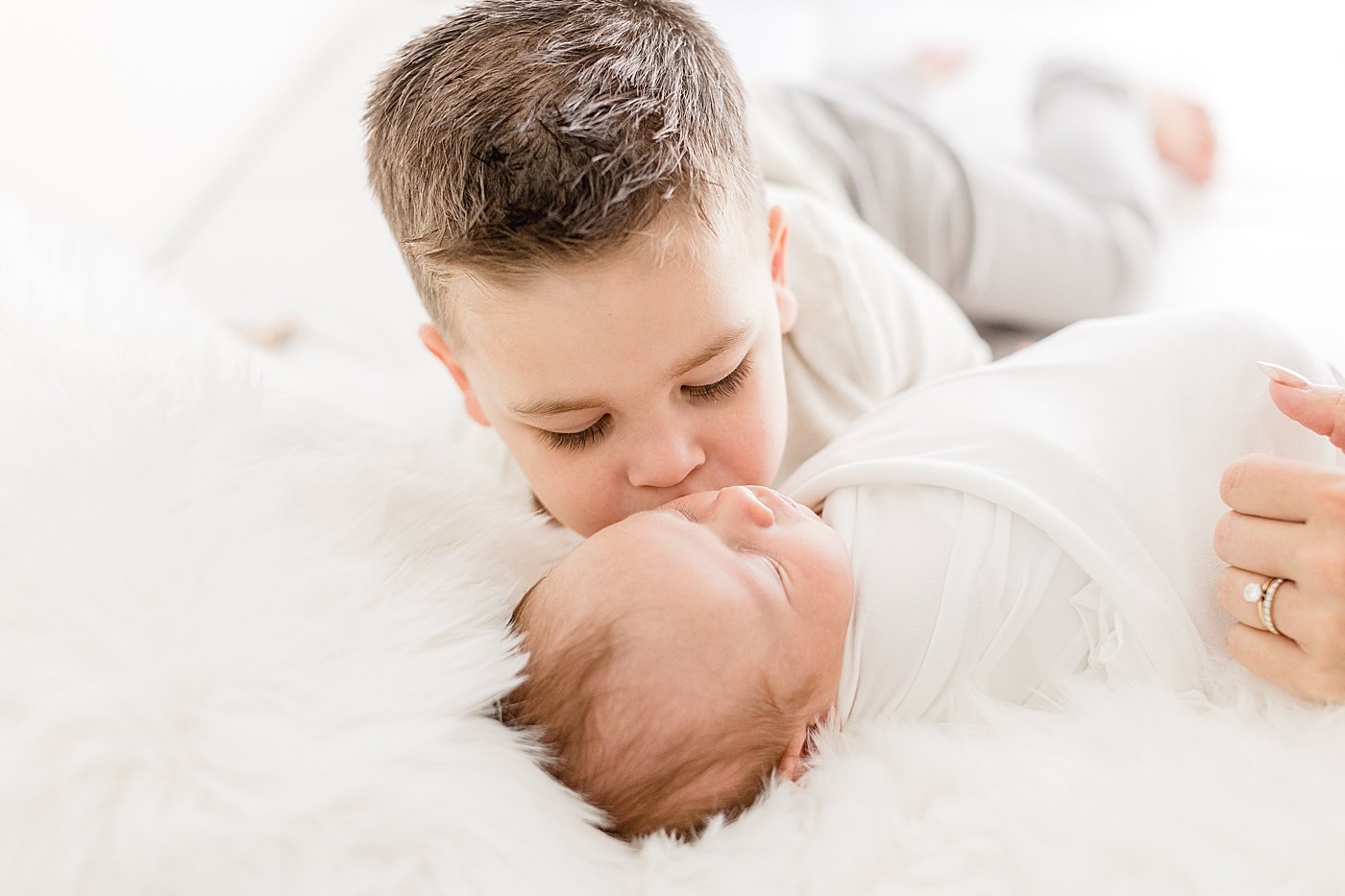 Newborn session with brother in Newport Beach | Ambre Williams Photography