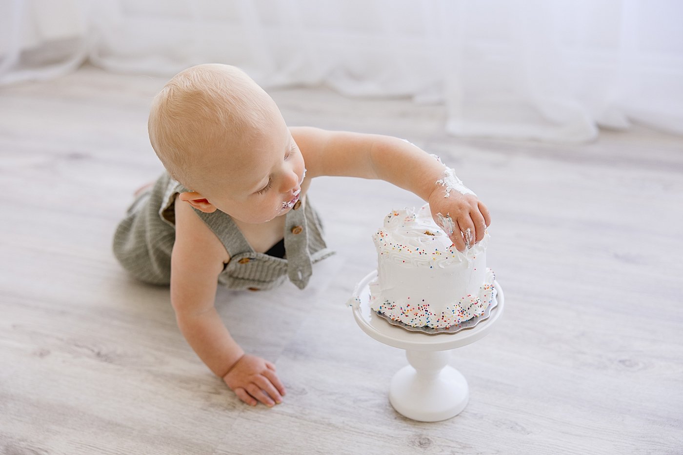 Baby boy in blue romper for cake smash | Ambre Williams Photography